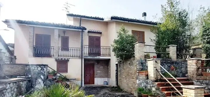 Casa indipendente in vendita in Case Di Renzo s.n.c